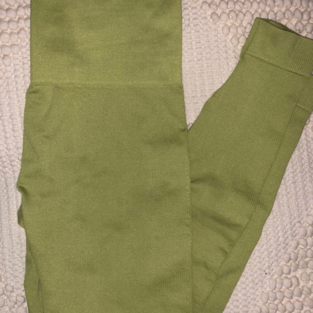Set active kiwi leggings medium like new without tags condition